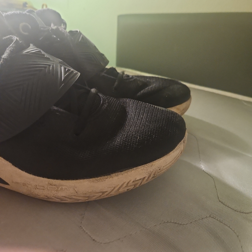 Nike Kyrie Flytrap 3 - image 5